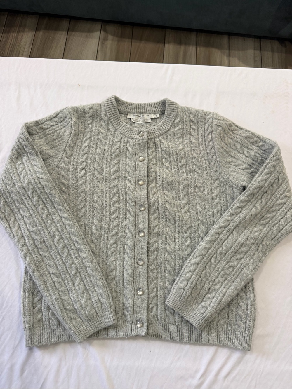 Contemporaine par Simons Gray Cable Knit Crewneck Cardigan Sweater P/S